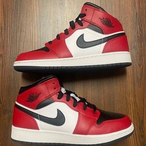 Air Jordan 1 Mid Chicago Black Toe GS Size 6.5 Youth Unisex Excellent Condition